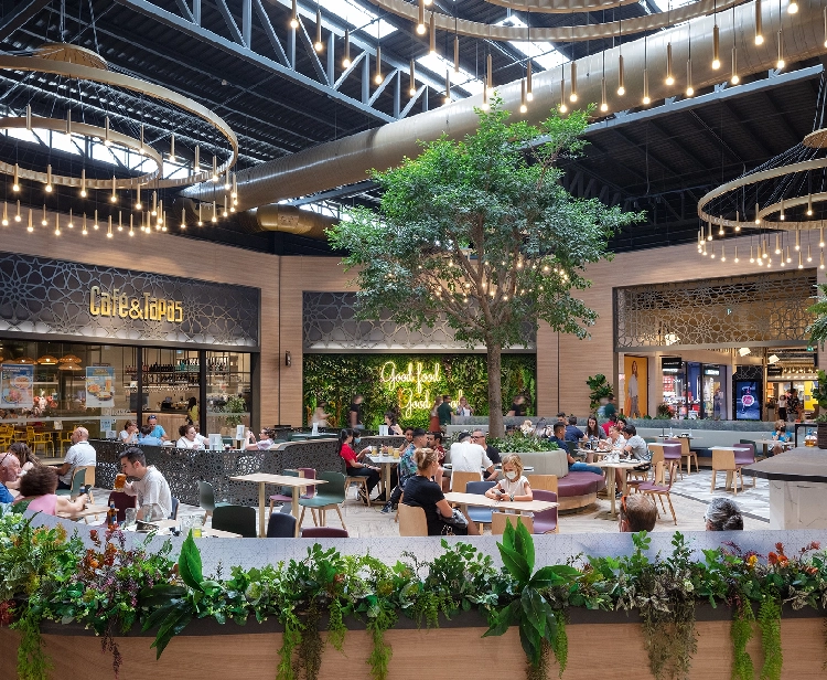 Transfer and shopping in Sevilla Fashion Outlet