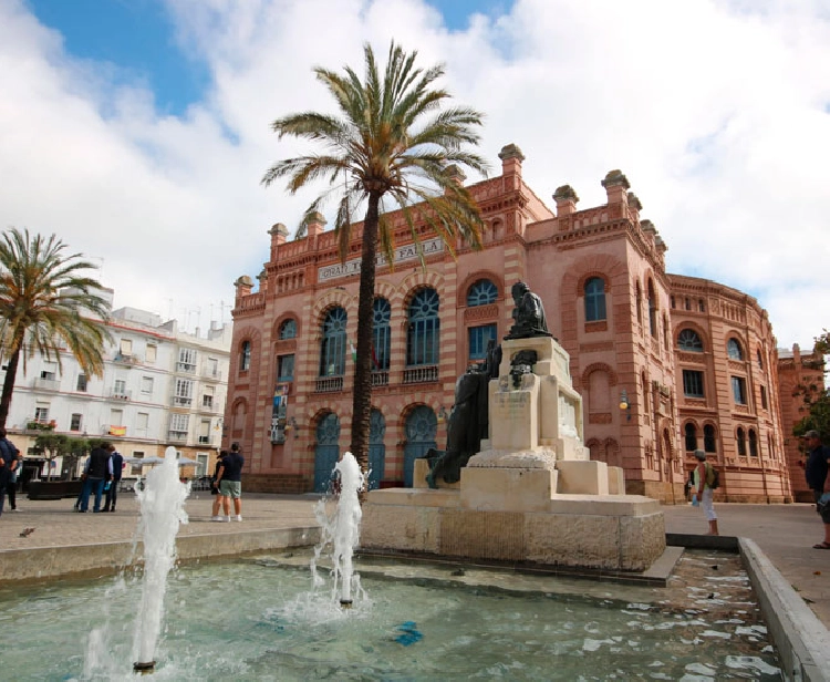 Escursione di gruppo da Siviglia a Cadice e Jerez: cavalli e cantine